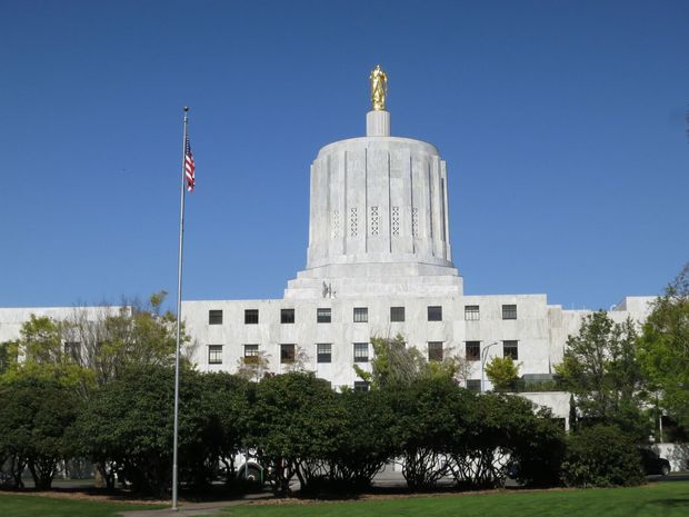 18 Oregon lawmakers sign letter urging Kate Brown to put more money into universities